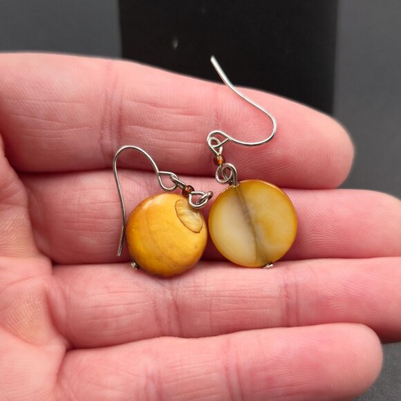 Silver Plated Round Yellow Shell Handmade Dangle Earrings A6314 - Picture 3 of 5